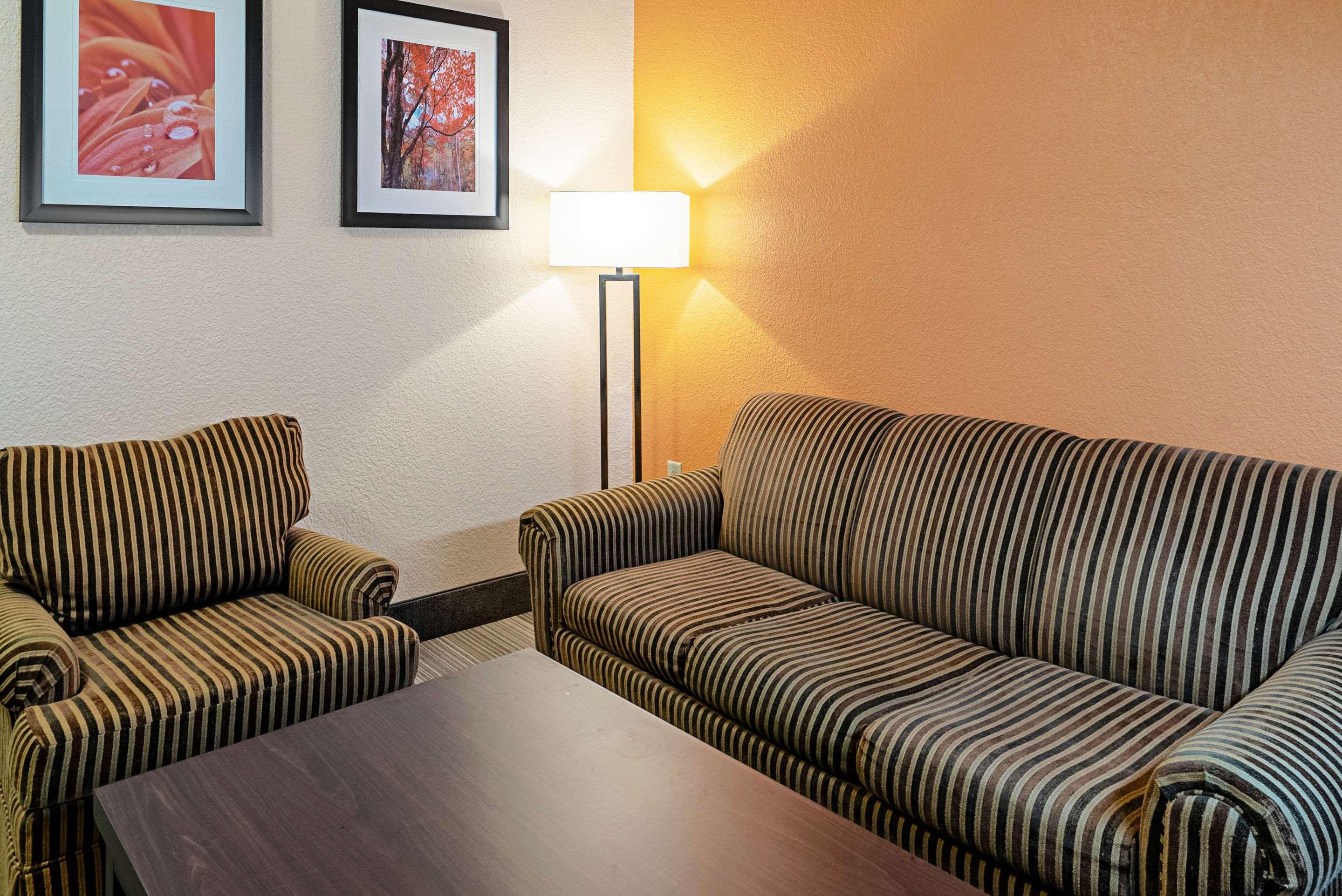 רובינסוויל Quality Inn & Suites מראה חיצוני תמונה