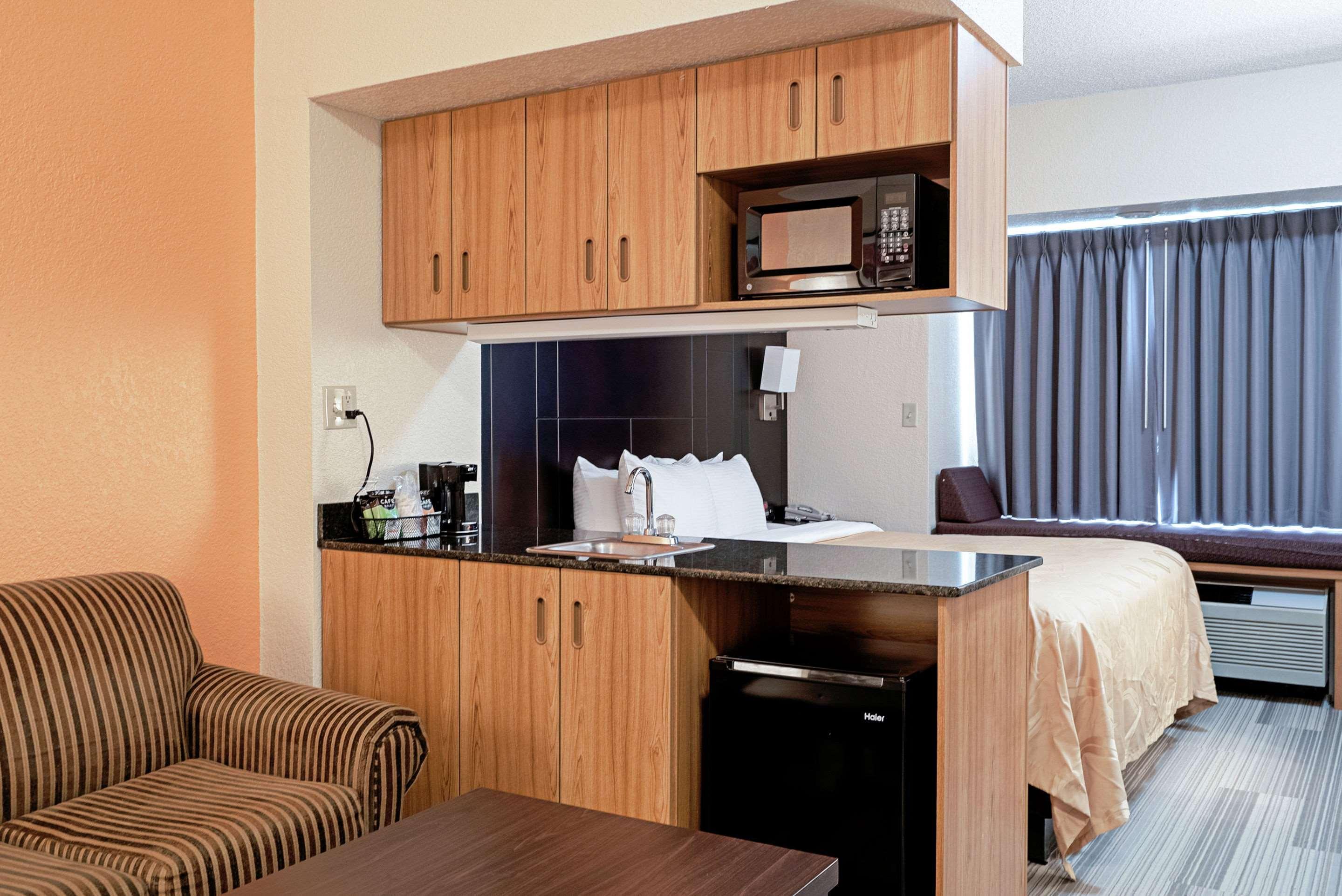 רובינסוויל Quality Inn & Suites מראה חיצוני תמונה