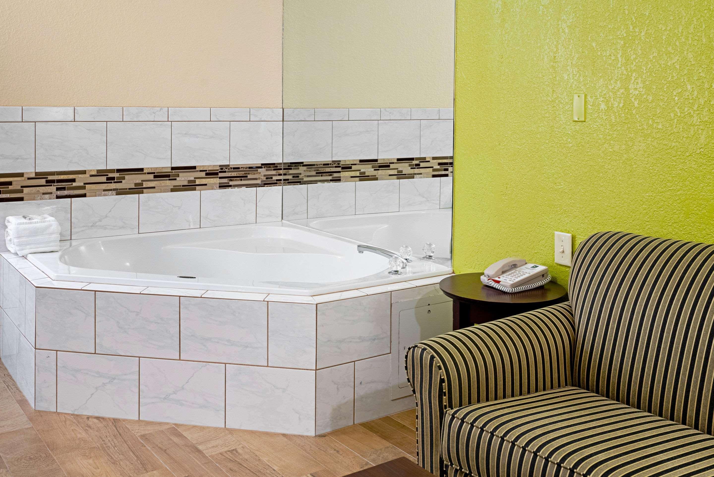 רובינסוויל Quality Inn & Suites מראה חיצוני תמונה