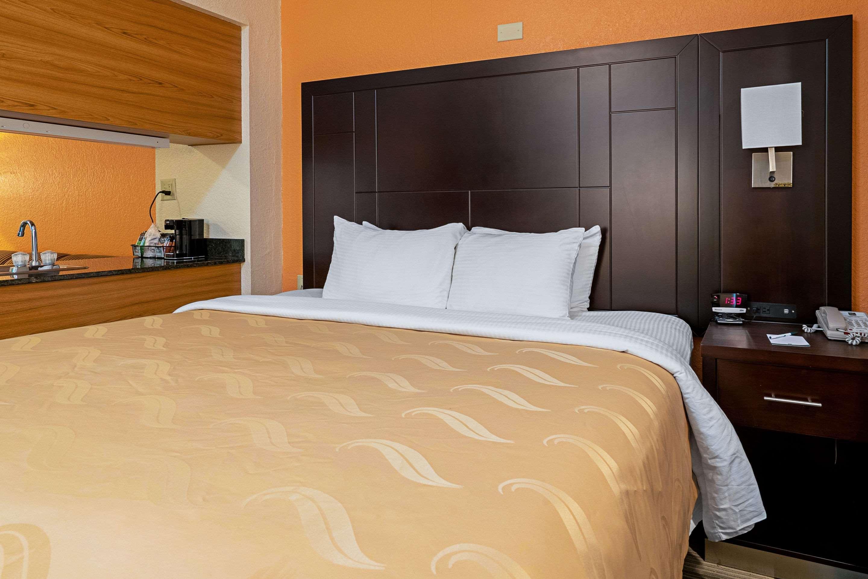 רובינסוויל Quality Inn & Suites מראה חיצוני תמונה