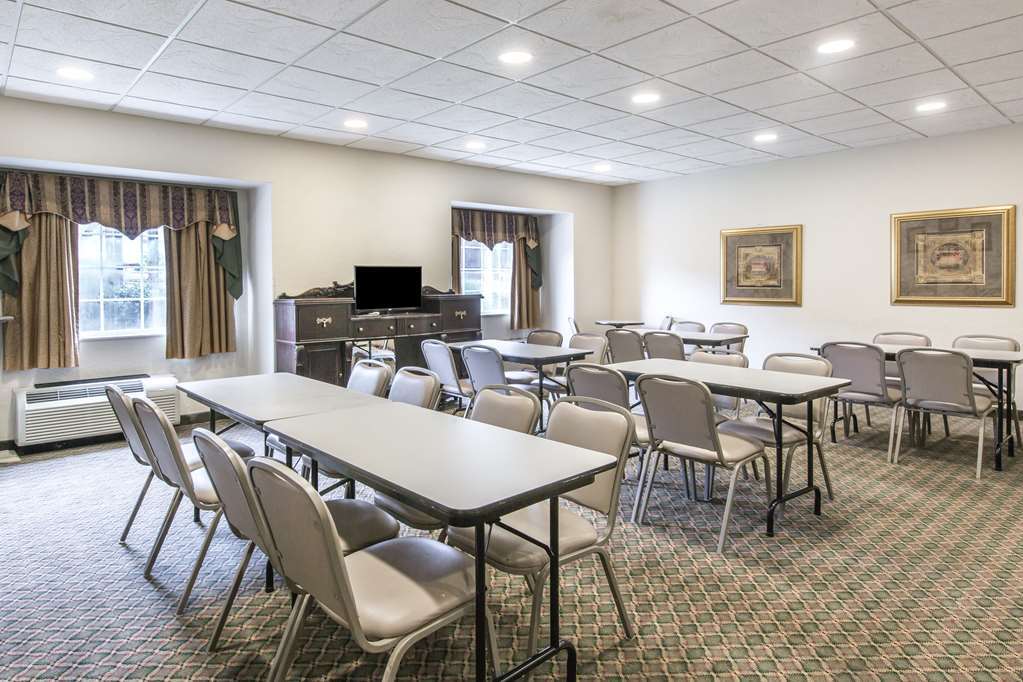 רובינסוויל Quality Inn & Suites מתקנים תמונה